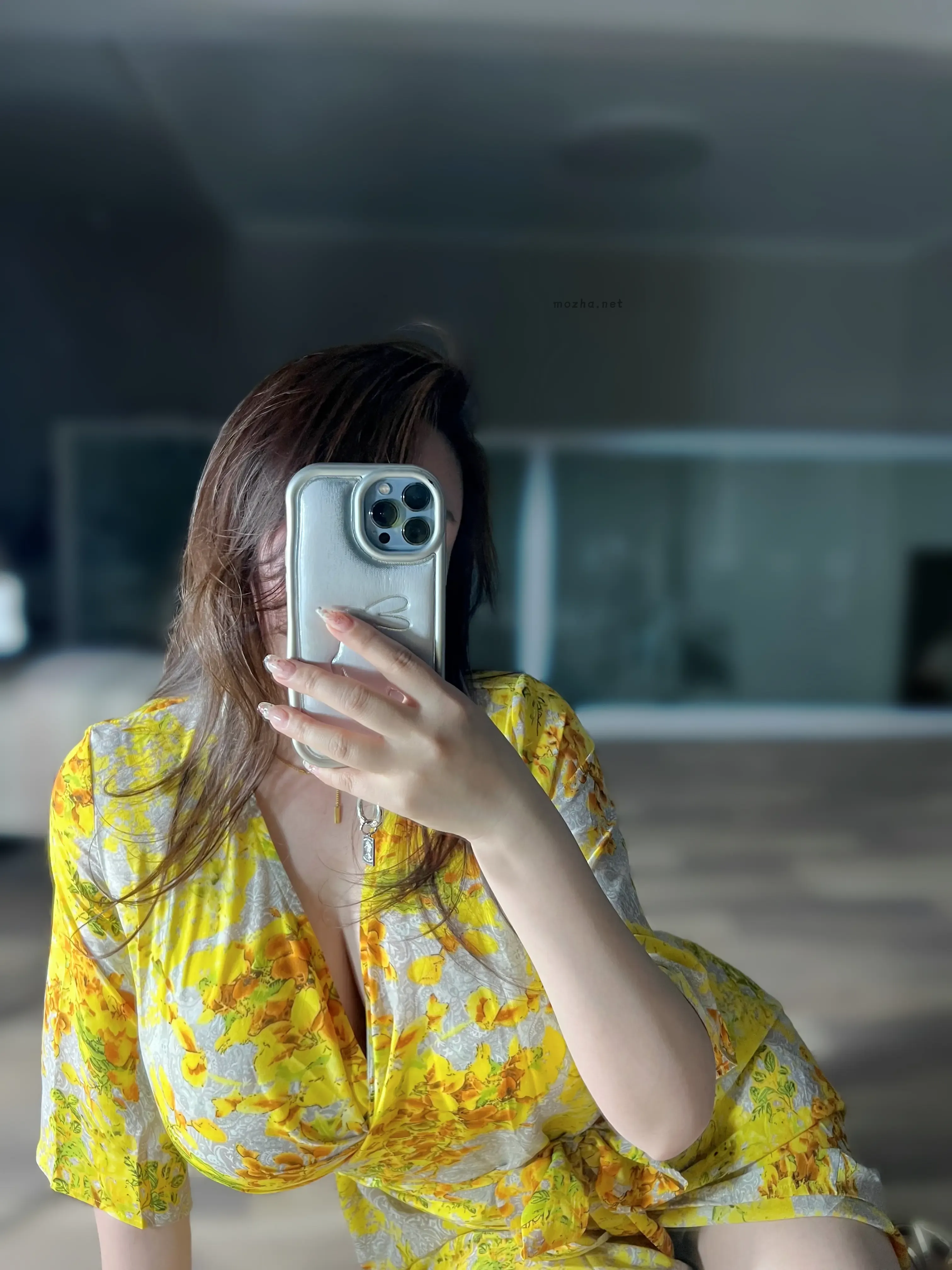 MIYA – 黄色战袍 【11P】